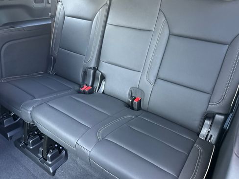 New 2026 Chevrolet Suburban Premier image 17