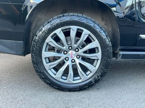 Used 2021 GMC Yukon XL Denali w/ Denali Premium Package image 9