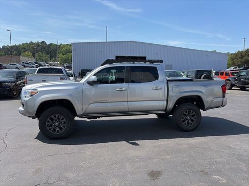 Used 2023 Toyota Tacoma SR5 w/ Technology Package image 4