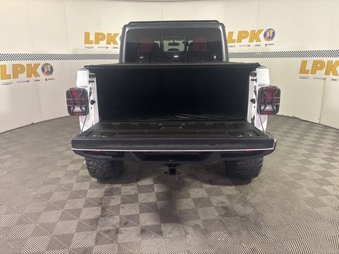 Used 2021 Jeep Gladiator Willys image 9