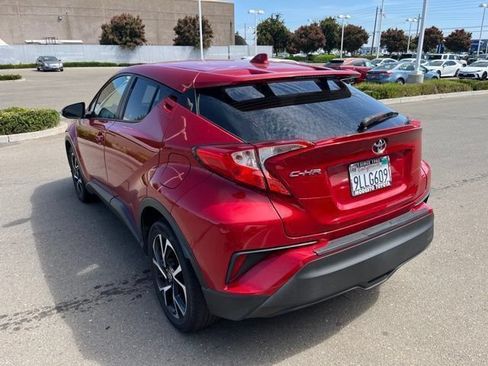 Used 2020 Toyota C-HR XLE FWD image 5
