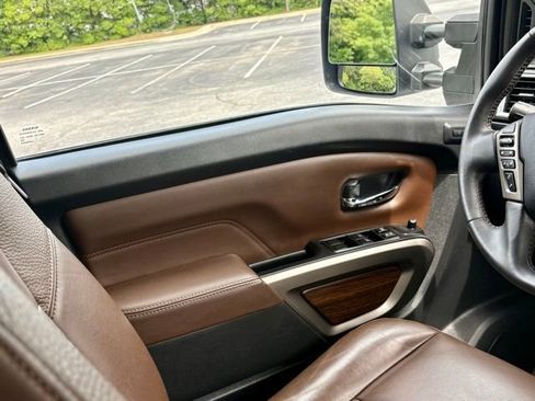 Used 2023 Nissan Titan Platinum Reserve w/ Moonroof Package AWD/4WD image 22