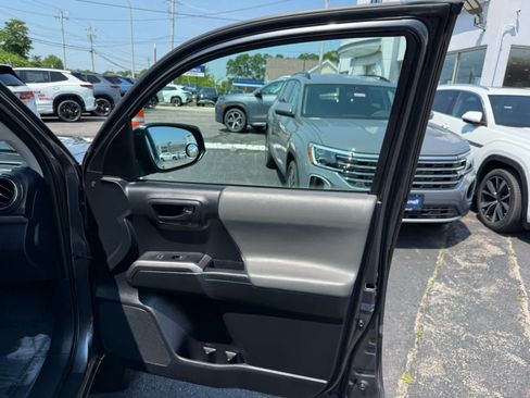 Used 2019 Toyota Tacoma SR5 w/ SR5 Appearance Package (SM) RWD image 6