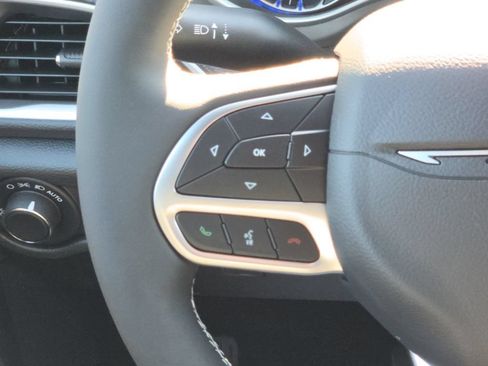 New 2027 Chrysler Pacifica Select FWD image 26