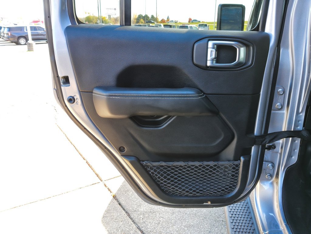 Used 2020 Jeep Wrangler Unlimited Sahara AWD/4WD image 18