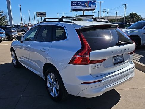 Used 2022 Volvo XC60 B5 Momentum image 7