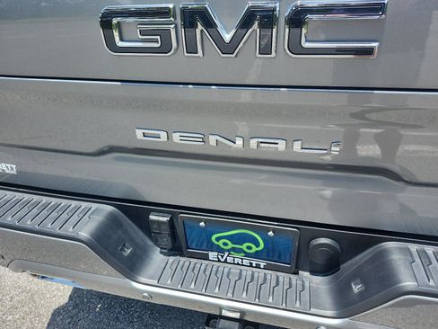 Certified 2025 GMC Sierra 1500 Denali Ultimate AWD/4WD image 4