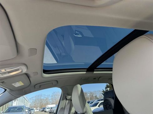 Certified 2023 Volvo XC60 B5 Plus w/ Climate Package image 17