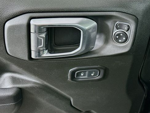 Used 2025 Jeep Wrangler Willys image 15