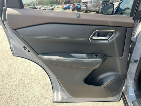 Used 2021 Nissan Rogue Platinum image 31