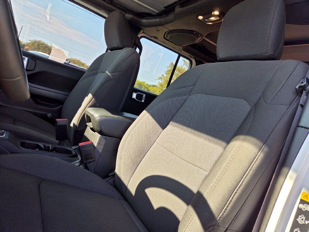 Used 2023 Jeep Wrangler Unlimited AWD/4WD image 11