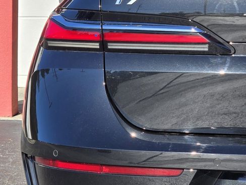 Used 2024 BMW i7 eDrive50 w/ Executive Package image 9