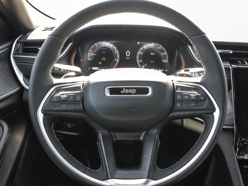 New 2025 Jeep Grand Cherokee Limited w/ Luxury Tech Group II image 27