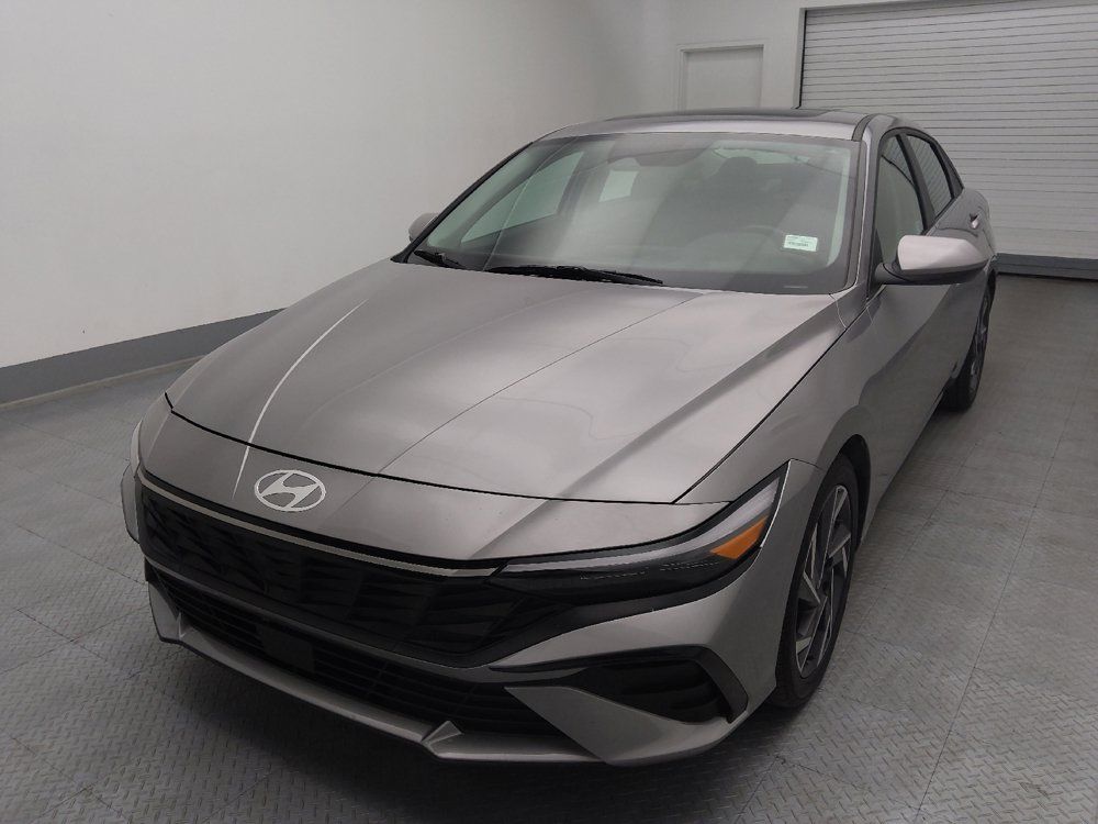 Used 2025 Hyundai Elantra SEL FWD image 15