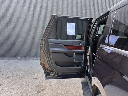 Used 2021 Lincoln Navigator L Reserve AWD/4WD image 19