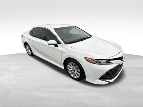 Used 2019 Toyota Camry LE image 7