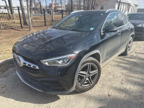 Used 2021 Mercedes-Benz GLA 250 4MATIC w/ AMG Line Exterior image 1