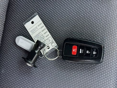 Used 2021 Toyota Corolla SE w/ SE Premium Package image 34