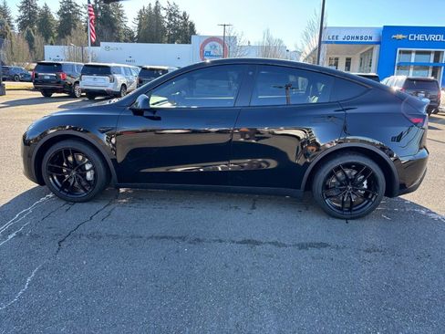 Used 2022 Tesla Model Y Long Range image 8