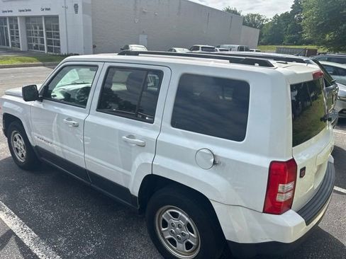 Used 2017 Jeep Patriot Sport w/ Power Value Group FWD image 3