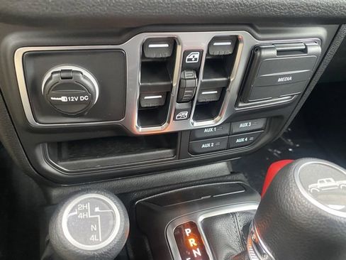 New 2025 Jeep Gladiator Sport image 23