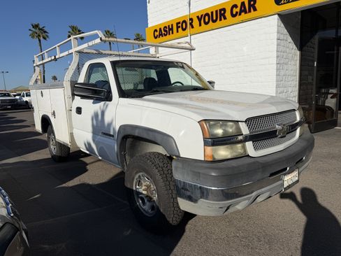 Used 2004 Chevrolet Silverado 2500 2WD Regular Cab image 1