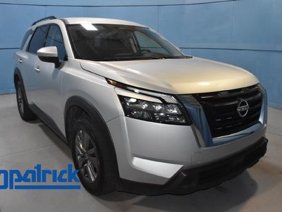 Used 2025 Nissan Pathfinder SV