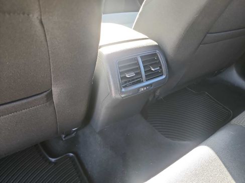 Used 2015 Volkswagen Golf 4-Door FWD image 27