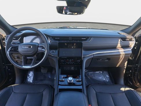 Used 2023 Jeep Grand Cherokee Overland image 2