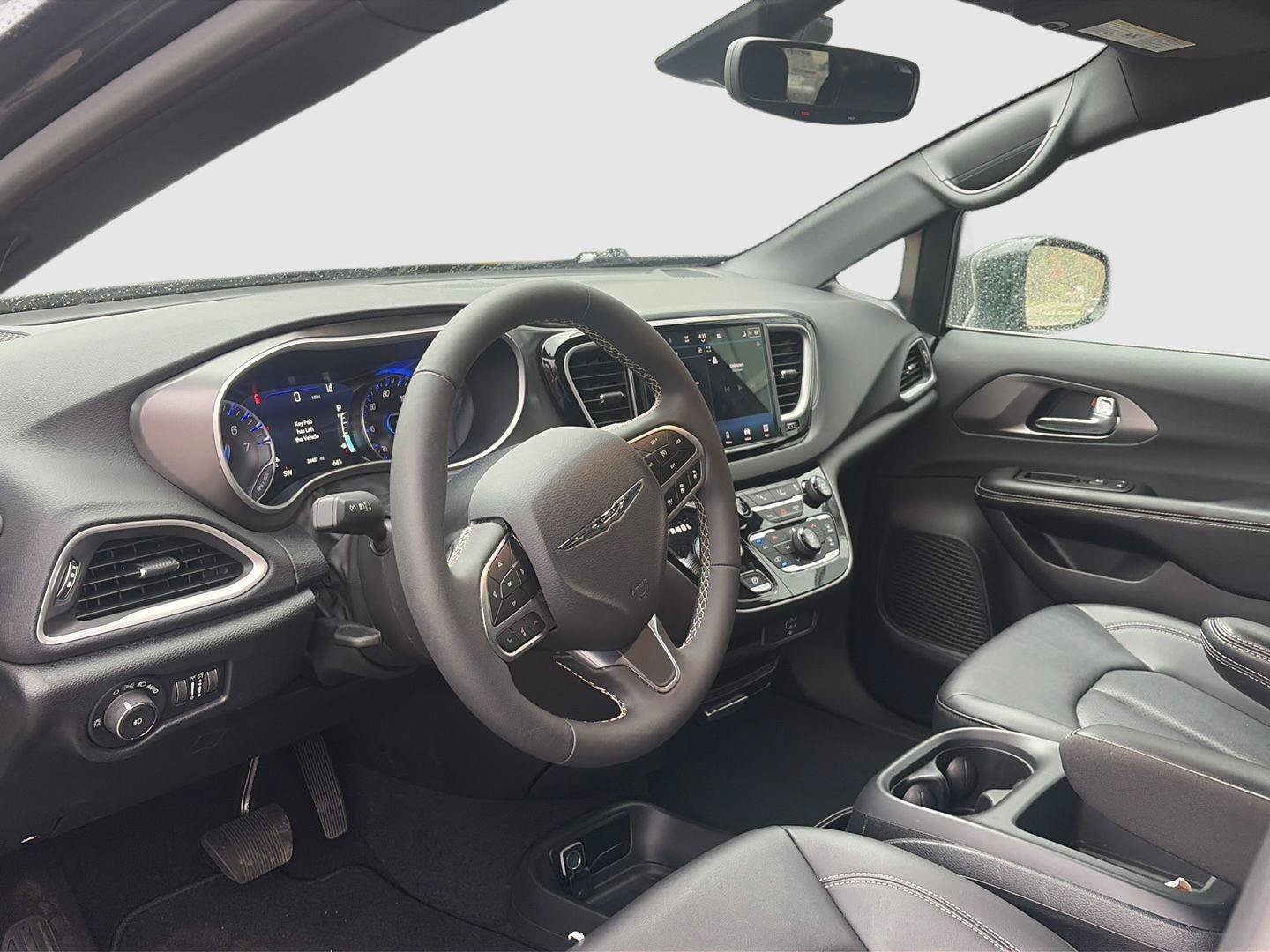 Used 2026 Chrysler Pacifica Select FWD image 13
