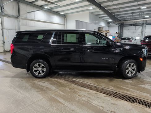 Used 2022 GMC Yukon XL SLE w/ Gmc Pro Safety Plus Package image 2
