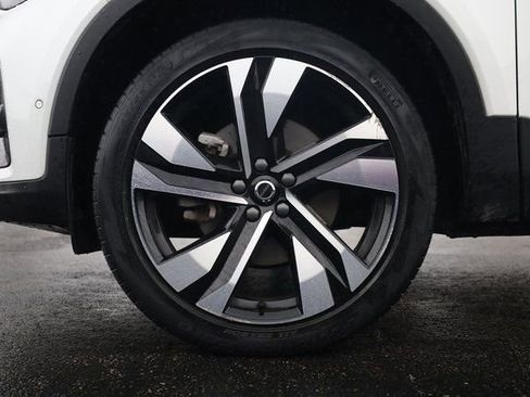 Used 2024 Volvo XC40 B5 Plus w/ Climate Package image 8