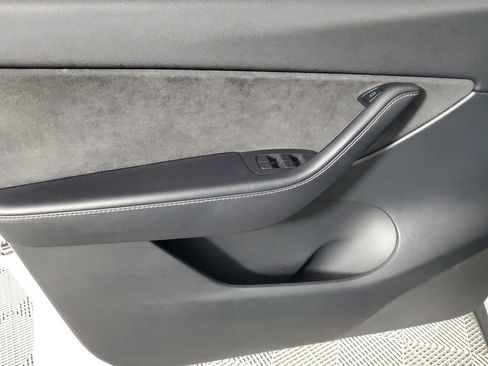 Used 2021 Tesla Model Y Long Range image 17