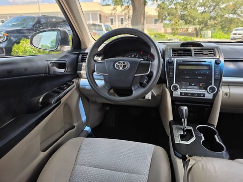 Used 2012 Toyota Camry FWD image 11