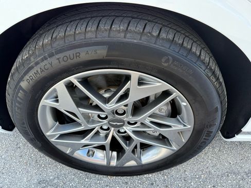 Used 2025 Genesis GV70 2.5T w/ Advanced Package image 28