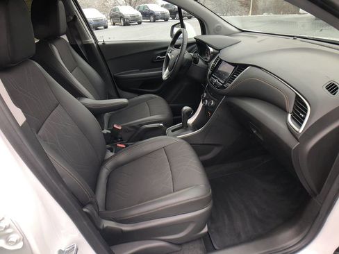 Used 2020 Chevrolet Trax LT w/ LT Convenience Package FWD image 27