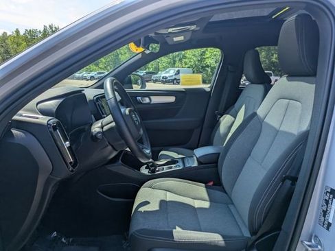 Used 2024 Volvo XC40 B5 Core image 15