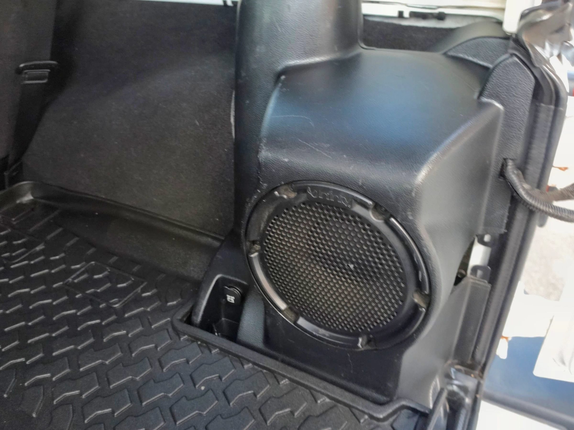 Used 2012 Jeep Wrangler Unlimited Sahara w/ Dual Top Group AWD/4WD image 27