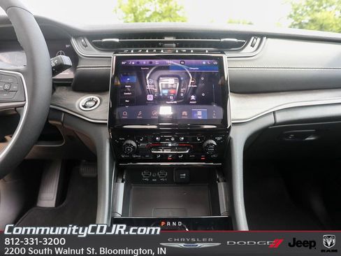 New 2025 Jeep Grand Cherokee L Limited w/ Luxury Tech Group II image 14