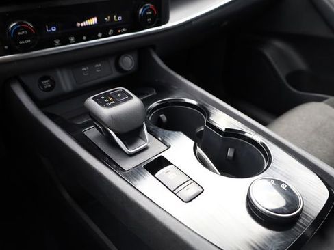 Used 2025 Nissan Rogue SV image 24