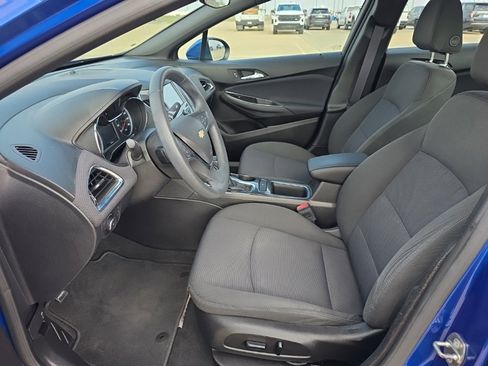 Used 2017 Chevrolet Cruze LT w/ Convenience Package image 7
