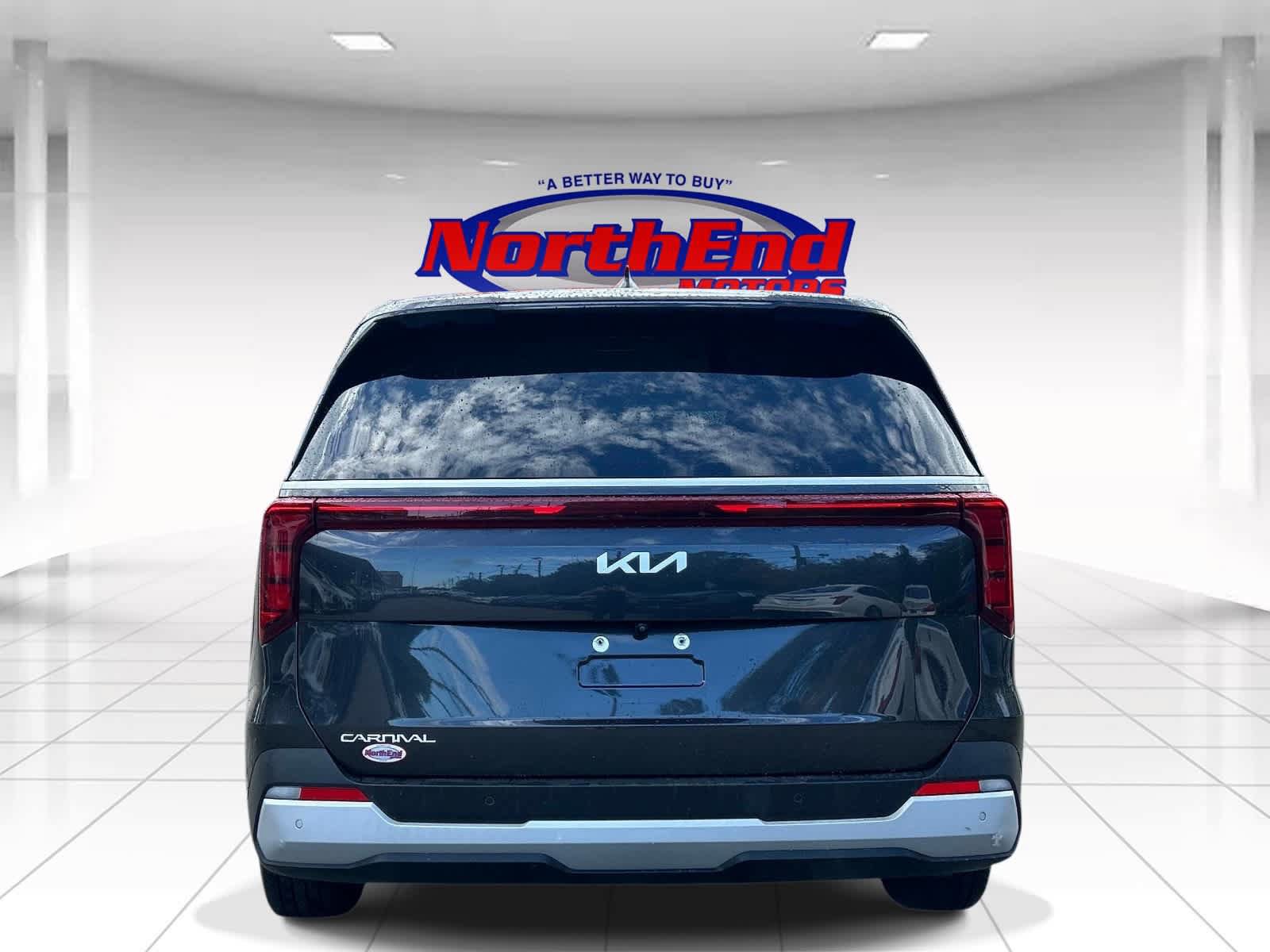 Used 2025 Kia Carnival FWD image 4