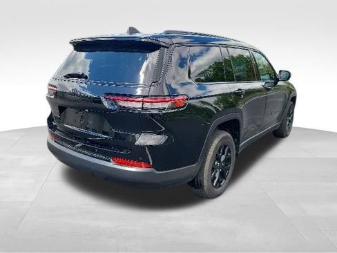 Used 2025 Jeep Grand Cherokee L Altitude AWD/4WD image 5