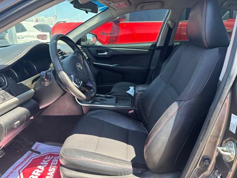 Used 2016 Toyota Camry SE FWD image 9