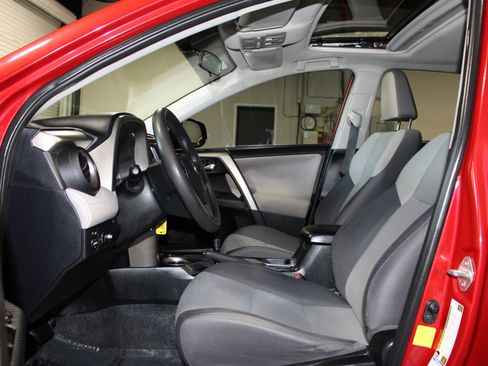 Used 2015 Toyota RAV4 XLE AWD/4WD image 10