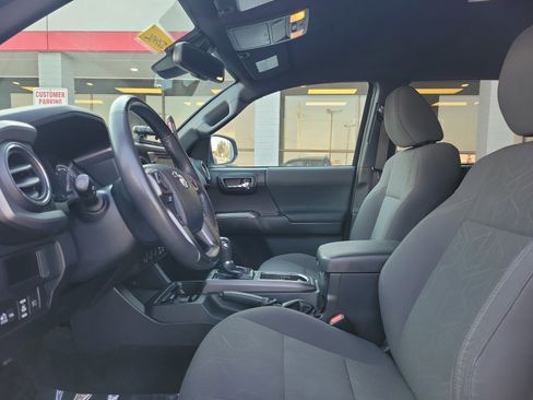 Used 2019 Toyota Tacoma TRD Sport w/ Technology Package image 15