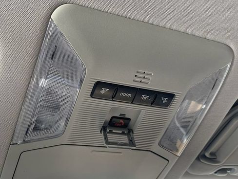 Used 2021 Toyota RAV4 XLE FWD image 31