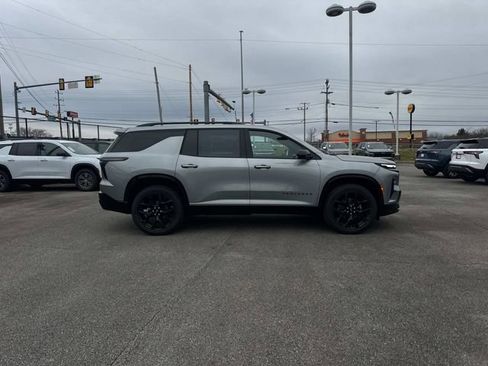New 2026 Chevrolet Traverse RS w/ LPO, Floor Liner Package FWD image 3