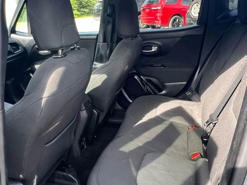 Used 2017 Jeep Renegade Latitude image 10