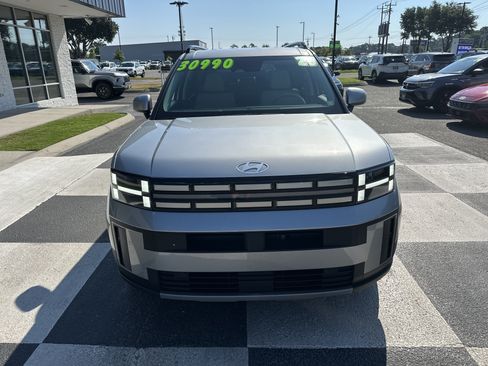 Used 2025 Hyundai Santa Fe SEL FWD image 2